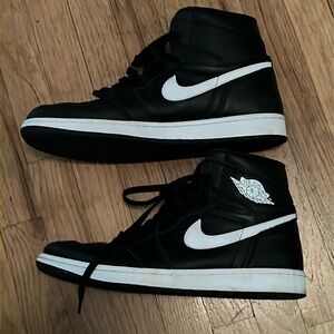 Air Jordan 1 Black and White